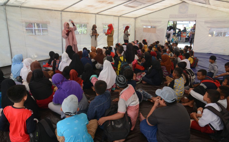 Tiga Ruang Kelas Terbakar, Siswa SDN 11 Palu Belajar di Tenda Darurat